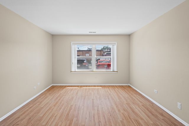 5005 Enfield Avenue 108, Skokie, IL 60077