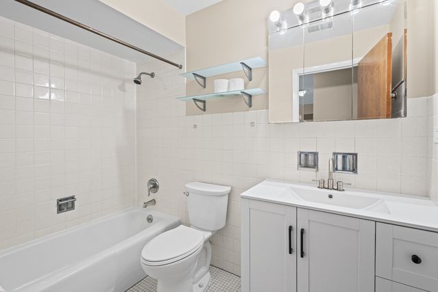 5005 Enfield Avenue 108, Skokie, IL 60077