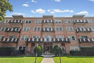 5005 Enfield Avenue 108, Skokie, IL 60077