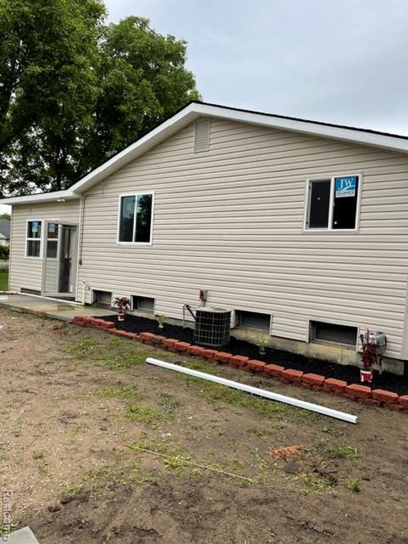 29301 Rockcastle Street, Farmington, MI 48336