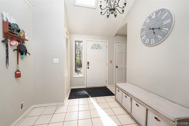 9820 Oakhurst Road, Holly, MI 48442