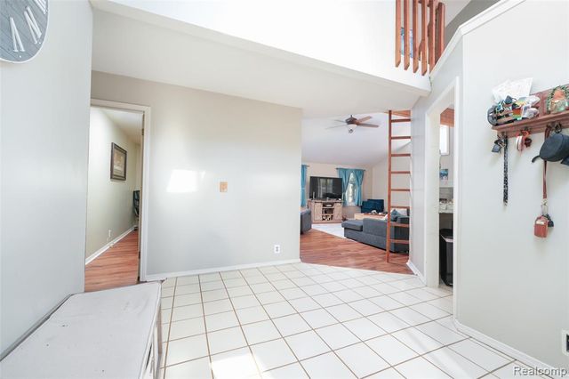 9820 Oakhurst Road, Holly, MI 48442