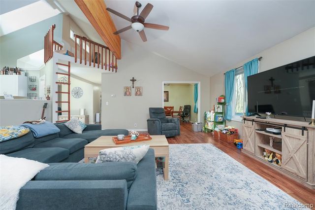 9820 Oakhurst Road, Holly, MI 48442