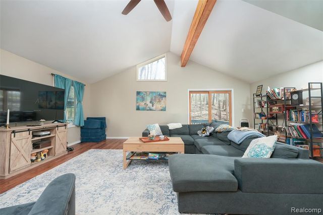9820 Oakhurst Road, Holly, MI 48442