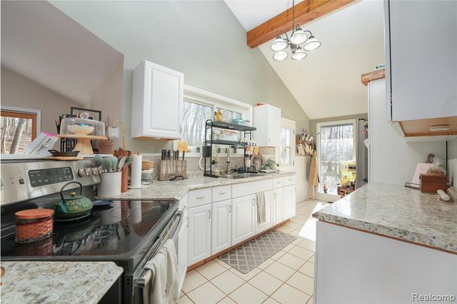 9820 Oakhurst Road, Holly, MI 48442