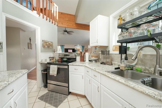 9820 Oakhurst Road, Holly, MI 48442