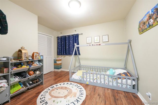 9820 Oakhurst Road, Holly, MI 48442