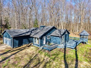 9820 Oakhurst Road, Holly, MI 48442