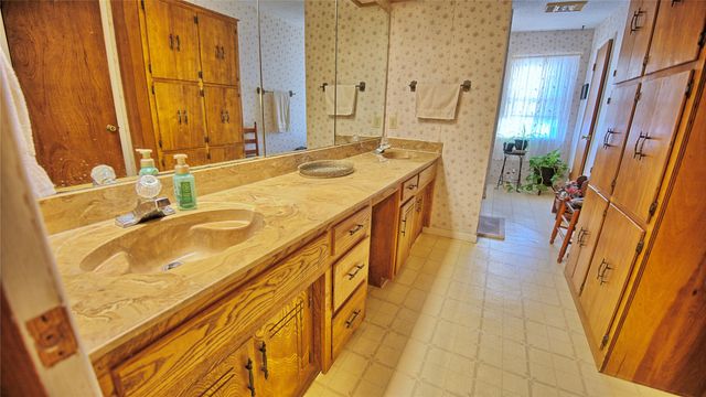 200 Louise Street, Nocona, TX 76255