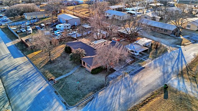 200 Louise Street, Nocona, TX 76255