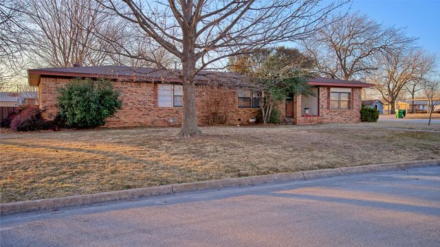 200 Louise Street, Nocona, TX 76255
