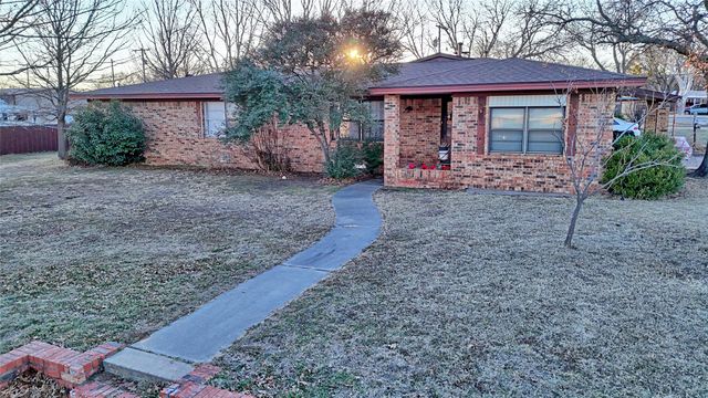 200 Louise Street, Nocona, TX 76255