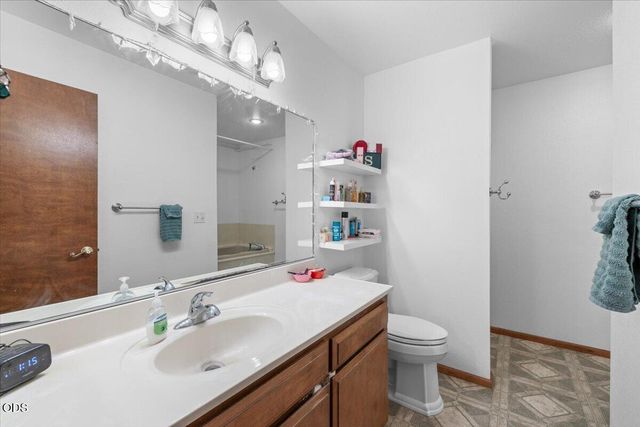 667 Golden Lane, Medford, OR 97504