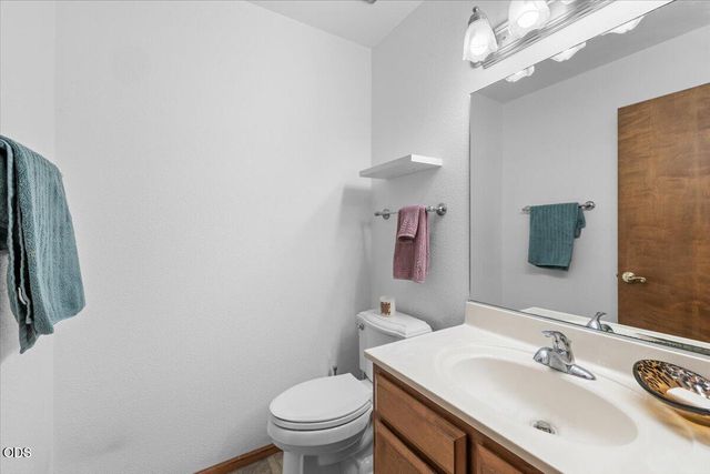 667 Golden Lane, Medford, OR 97504
