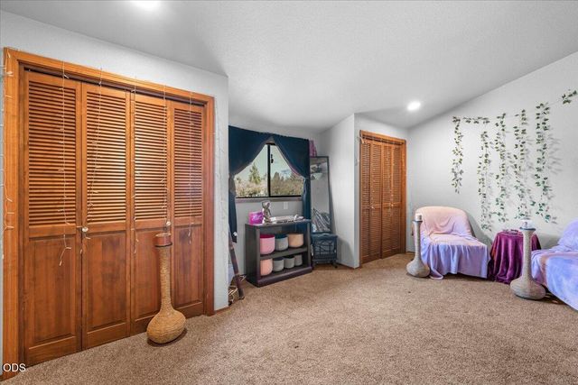 667 Golden Lane, Medford, OR 97504