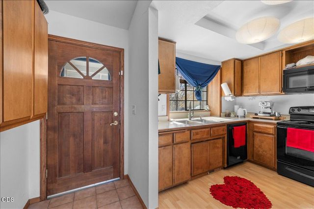 667 Golden Lane, Medford, OR 97504