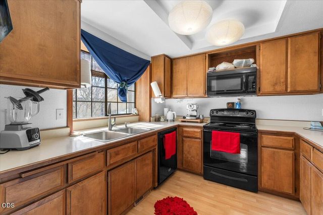 667 Golden Lane, Medford, OR 97504