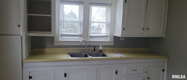 1919 N 7TH Street, Clinton, IA 52732