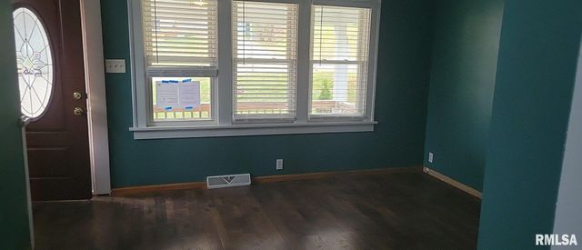 1919 N 7TH Street, Clinton, IA 52732