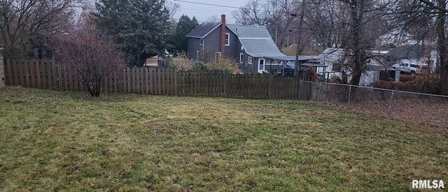 1919 N 7TH Street, Clinton, IA 52732