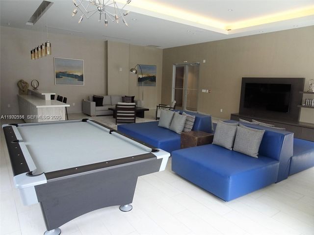 1010 SW 2nd Ave 1405, Miami, FL 33130