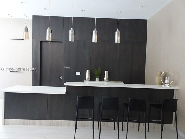 1010 SW 2nd Ave 1405, Miami, FL 33130