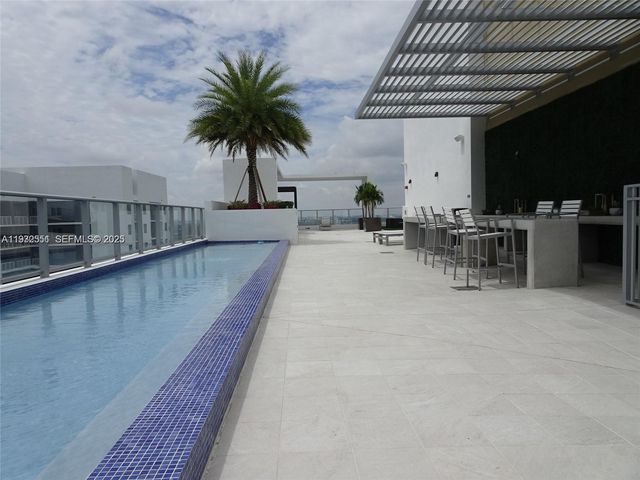 1010 SW 2nd Ave 1405, Miami, FL 33130