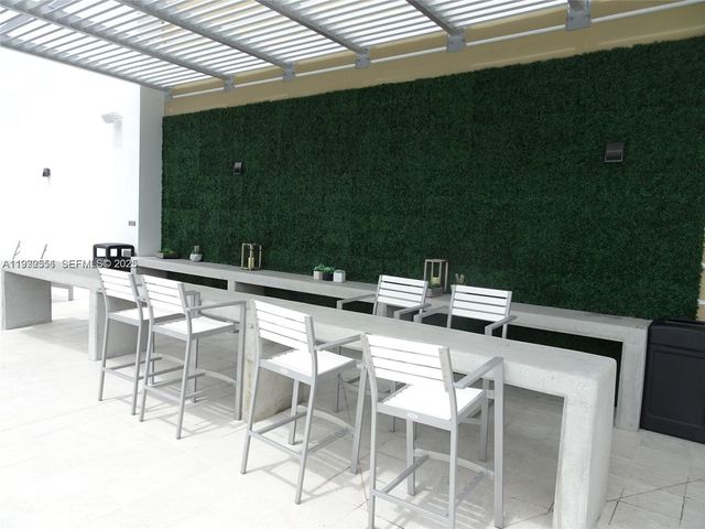 1010 SW 2nd Ave 1405, Miami, FL 33130