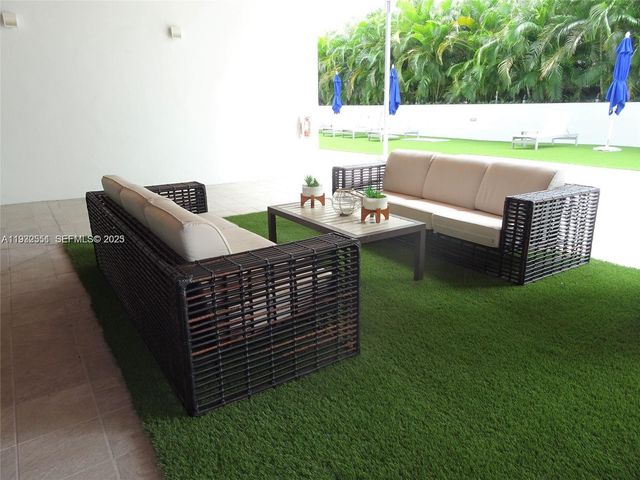 1010 SW 2nd Ave 1405, Miami, FL 33130