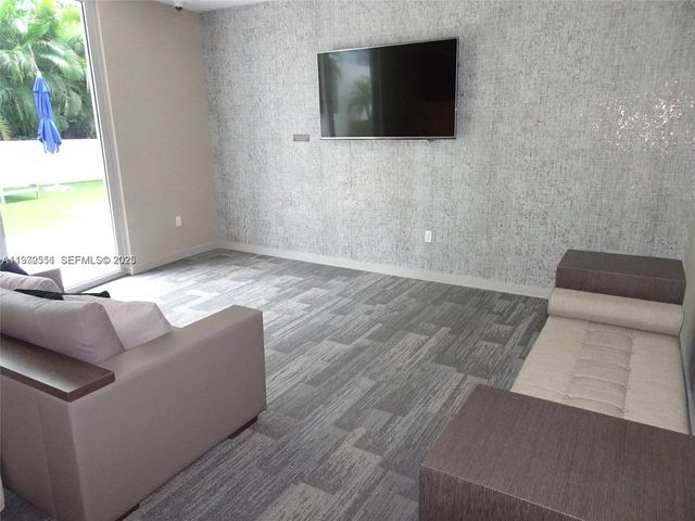 1010 SW 2nd Ave 1405, Miami, FL 33130