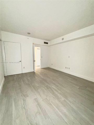 1010 SW 2nd Ave 1405, Miami, FL 33130