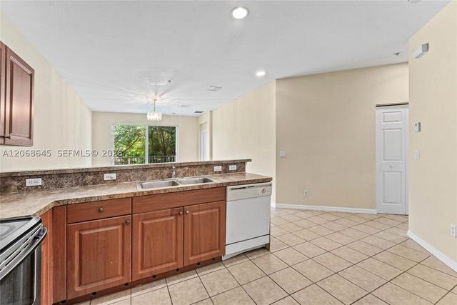 2004 Freeport Ln 4106, Riviera Beach, FL 33404