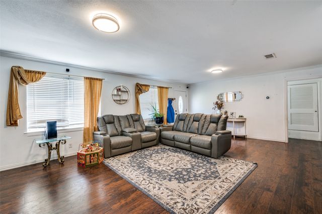 3551 Reeves Street, North Richland Hills, TX 76117