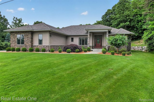 1161 Oakwood Road, Brandon Charter Township, MI 48462