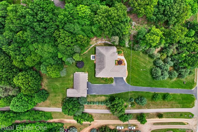 1161 Oakwood Road, Brandon Charter Township, MI 48462