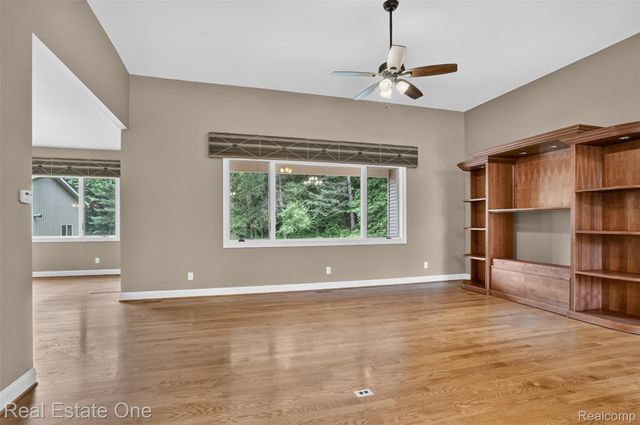 1161 Oakwood Road, Brandon Charter Township, MI 48462