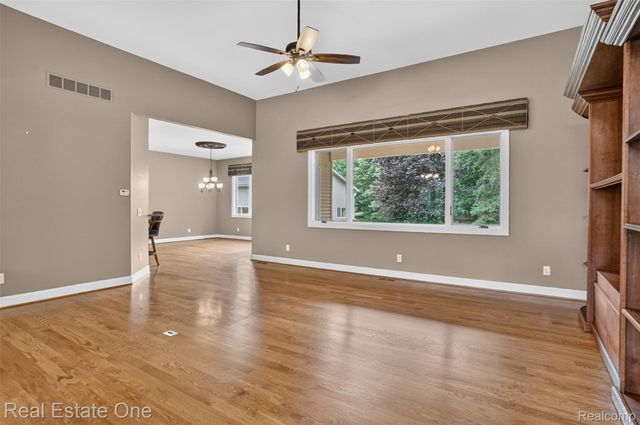 1161 Oakwood Road, Brandon Charter Township, MI 48462