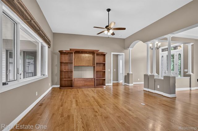 1161 Oakwood Road, Brandon Charter Township, MI 48462