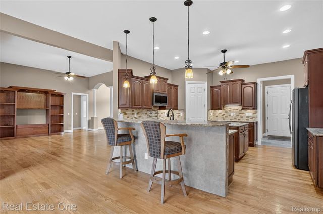 1161 Oakwood Road, Brandon Charter Township, MI 48462