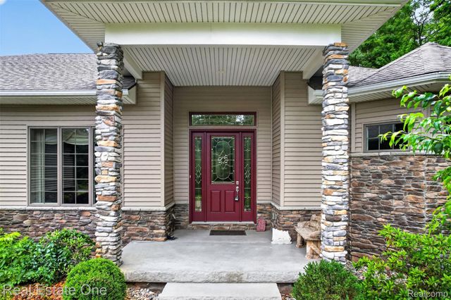 1161 Oakwood Road, Brandon Charter Township, MI 48462