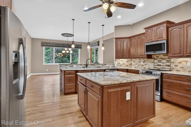 1161 Oakwood Road, Brandon Charter Township, MI 48462