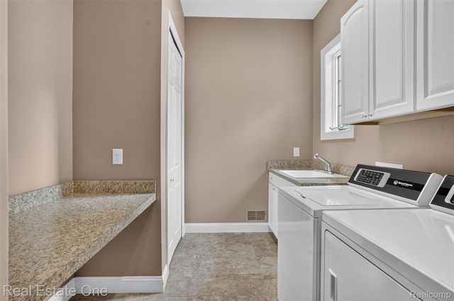 1161 Oakwood Road, Brandon Charter Township, MI 48462