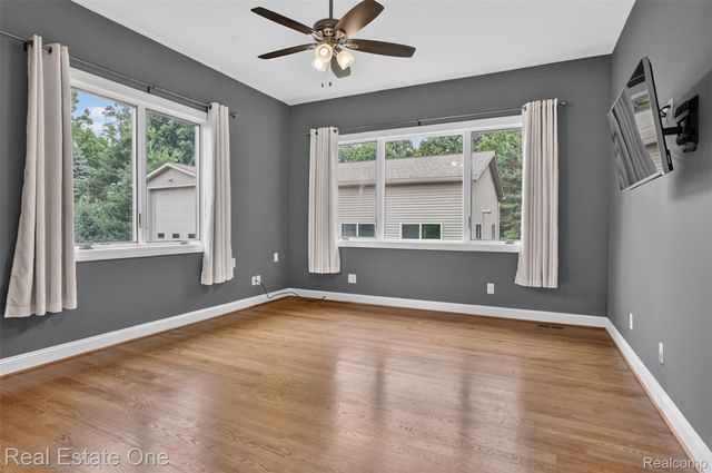 1161 Oakwood Road, Brandon Charter Township, MI 48462