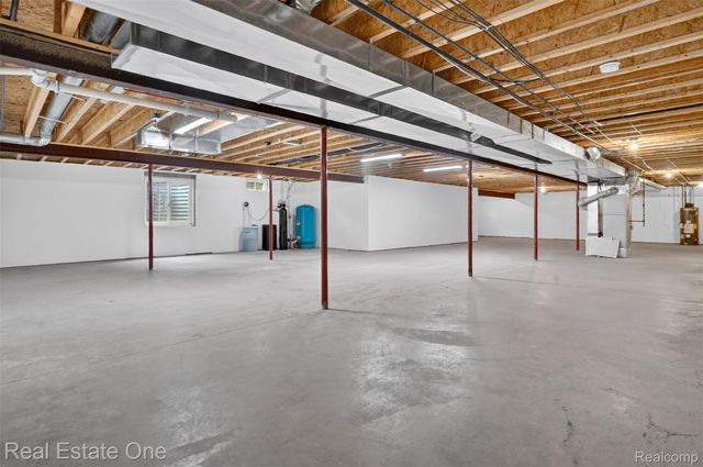 1161 Oakwood Road, Brandon Charter Township, MI 48462