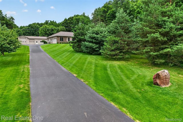 1161 Oakwood Road, Brandon Charter Township, MI 48462