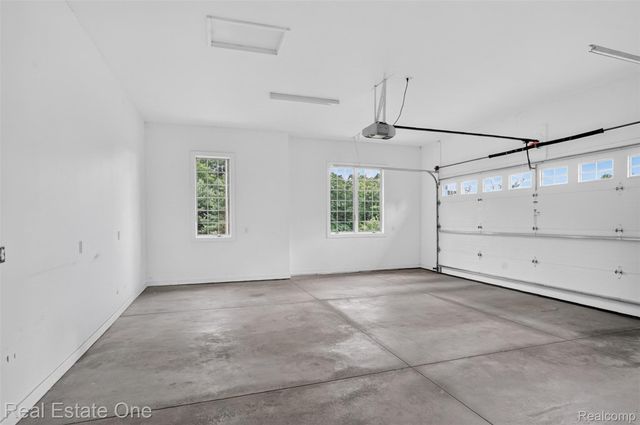 1161 Oakwood Road, Brandon Charter Township, MI 48462
