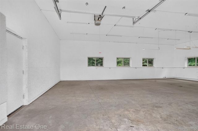 1161 Oakwood Road, Brandon Charter Township, MI 48462