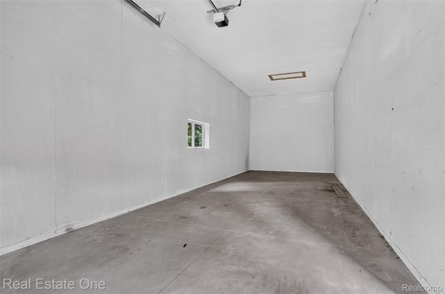1161 Oakwood Road, Brandon Charter Township, MI 48462