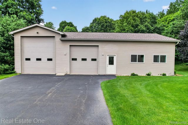 1161 Oakwood Road, Brandon Charter Township, MI 48462