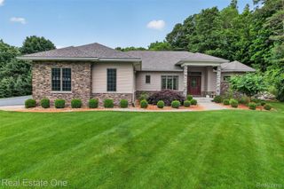 1161 Oakwood Road, Brandon Charter Township, MI 48462